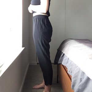 Silk crop pants in black